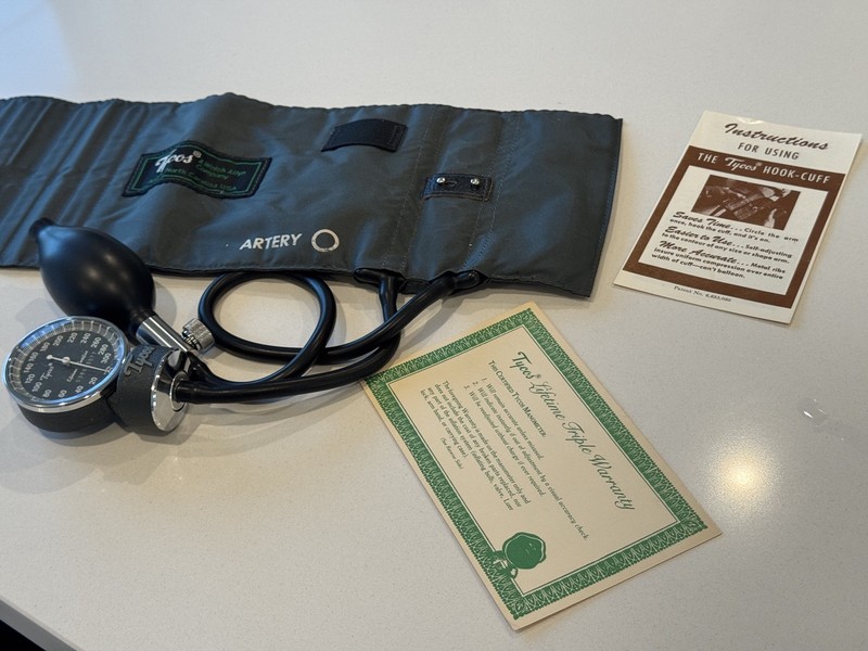 Vintage Tycos Welch Allyn Pocket Aneroid Sphygmomanometer W/ Box Rare USA 5090