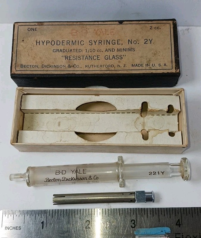 Vintage B-D Yale Glass Syringe No 2Y 2cc 221Y Resistance Glass w Box (No Needle)