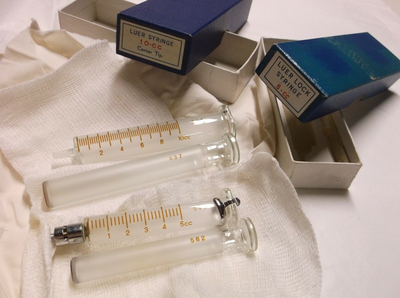2 VINTAGE GLASS LUER SYRINGES, Lot 2, 10cc & 5cc, With original blue boxes gallery