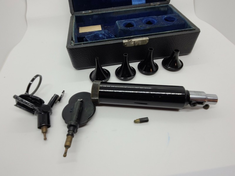 Vintage BAUSCH & LOMB CO USA Doctor's Otoscope Ophthalmoscope with Original Case gallery