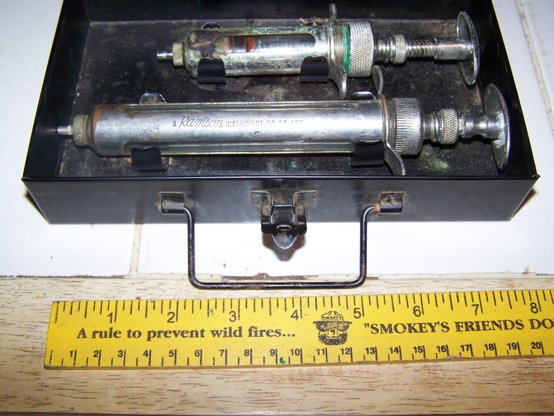 Vintage Veterinary Syringe Ramson Ideal Instrument Co. Chicago I.D. 105 READ gallery