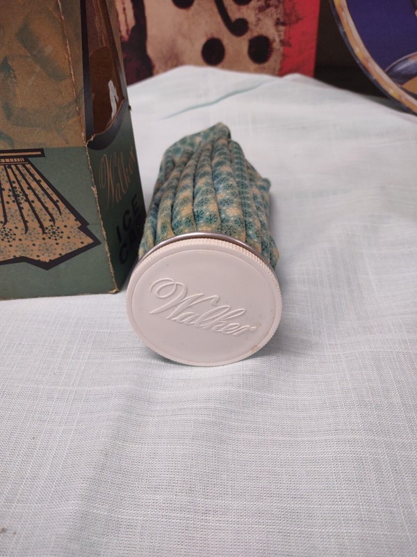 Vintage Collectible Walker Leek-Pruf Ice Bag in Original Box USA Made Pre-owned. gallery