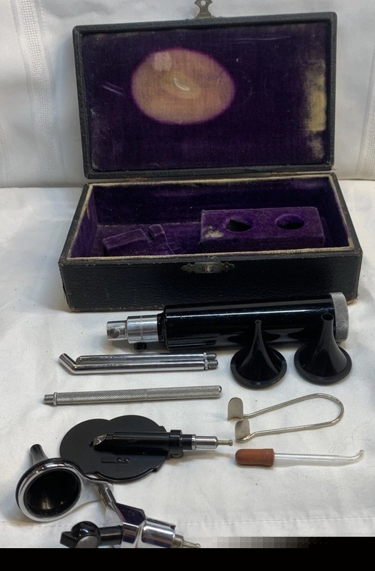 BAUSCH & LOMB CO USA Vintage Doctor's Otoscope Ophthalmoscope with Original Case gallery