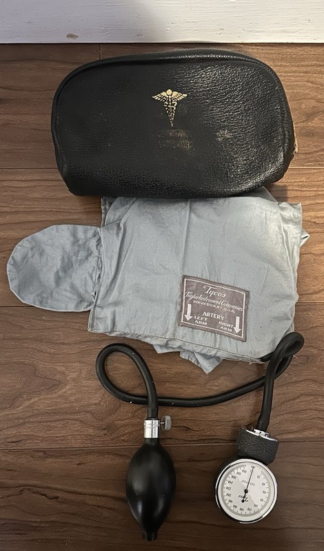 VTG Tycos Taylor Instrument Co. Blood Pressure Sphygmomanometer w/ Cowhide Case