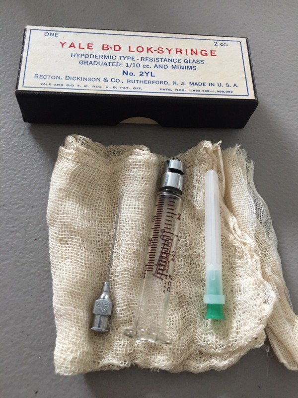 Yale B-D Lok-Syringe Hypodermic Type-Resistance Glass GRADUATED:1/10cc.AndMinims