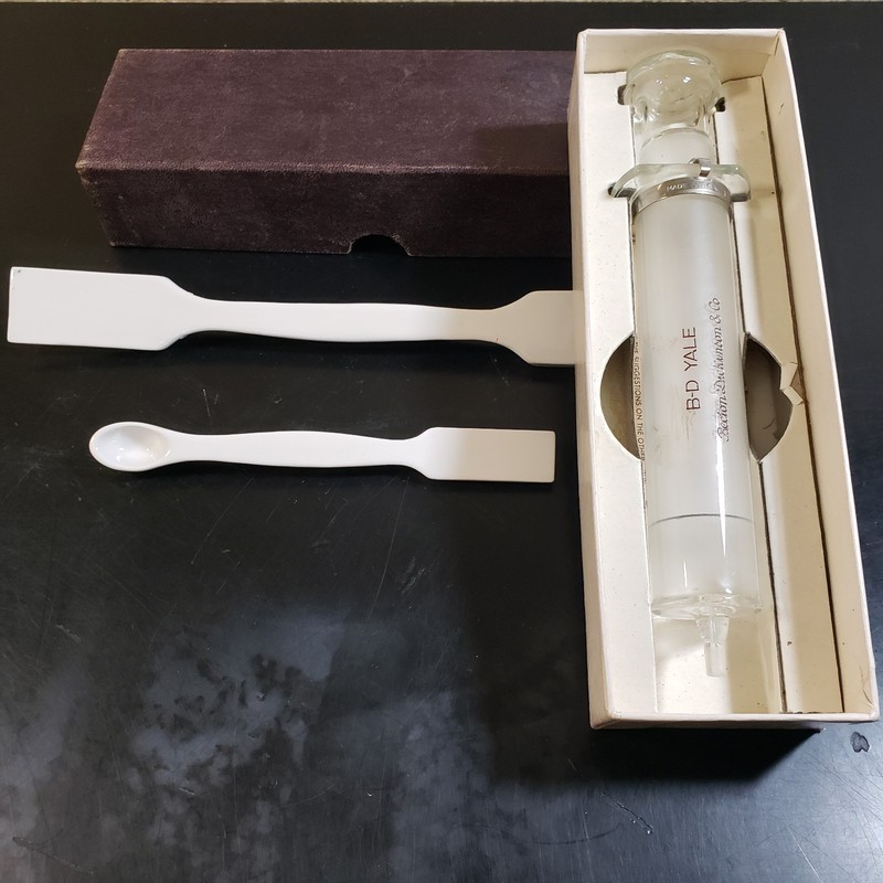 Vintage 1947 B-D Yale 20cc Glass Syringe Box Certificate + Coors Spatula Lot USA