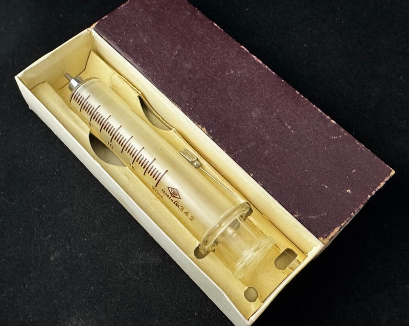 Vintage old glass medical REUSABLE SYRINGE 20.0 ml. in original box