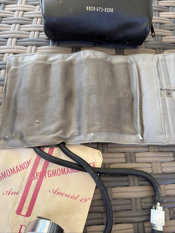 Vintage Military Sphygmomanometer U.S. Stock 6515-371-3100 with Case Pre 1960 gallery