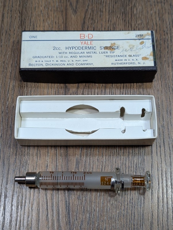 Becton Dickinson & Co ~ Yale B-D 2cc Glass Hypodermic Syringe With Box ~ 2YM gallery