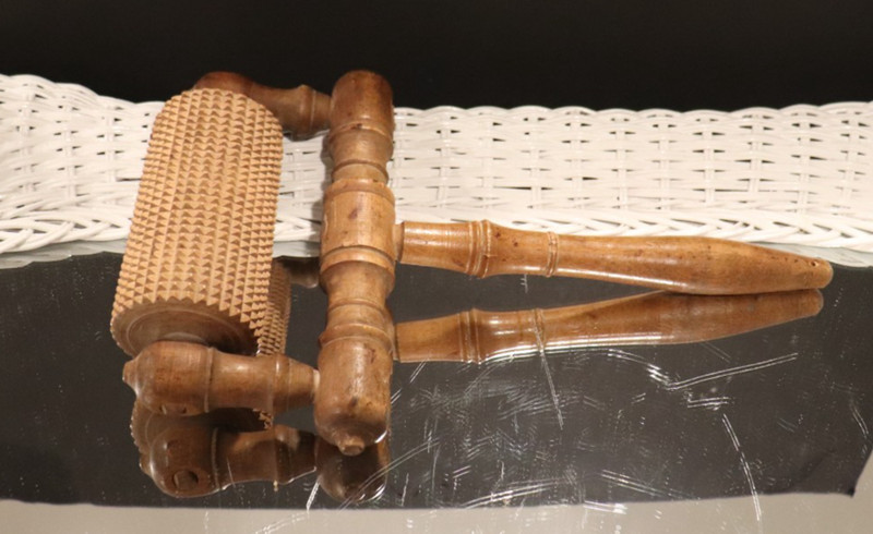SCARCE VINTAGE ANTIQUE MASSAGE ROLLER MEDICAL INSTRUMENT NEUROLOGICAL INSTRUMENT gallery