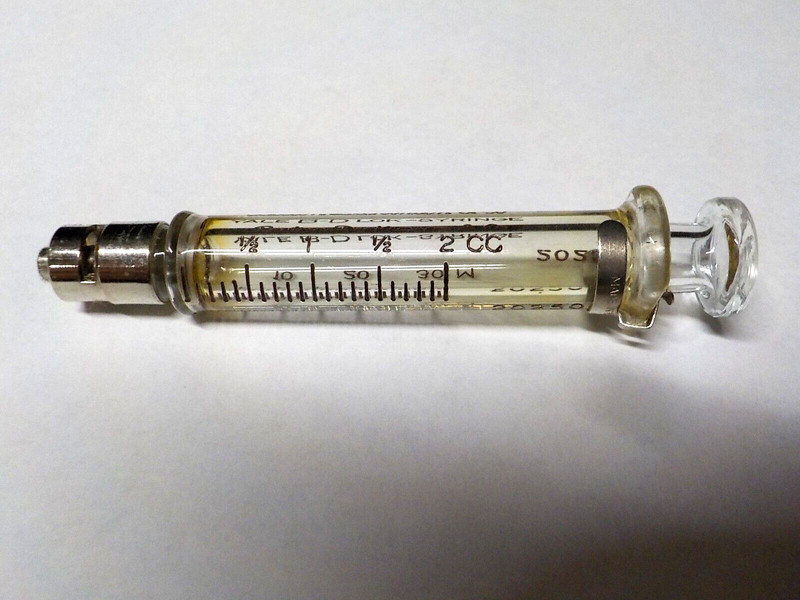 VINTAGE B-D YALE-LOK HYPODERMIC SYRINGE NO. 2YL 2 CC. BECTON, DICKINSON & CO gallery