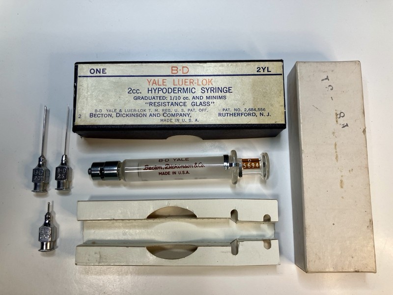 B-D Yale Luer Lok 2cc. Hypodermic Syringe Resistance Glass with 3 Needles USA