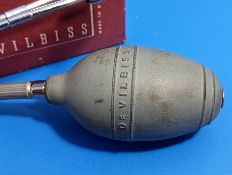Vintage 1940s DeVilbiss Nose & Throat Adjustable Tip Atomizer No.15 w/Box gallery