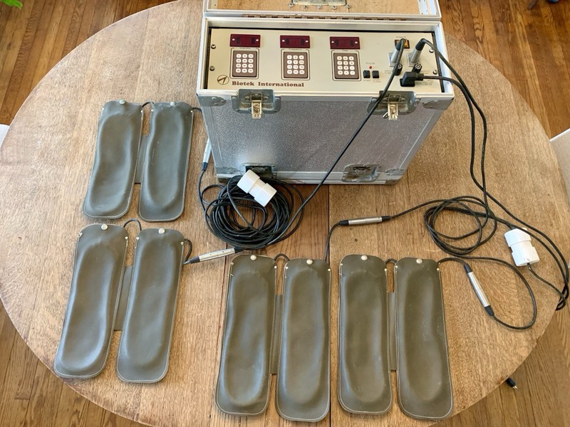 Vintage Working Biotek International Electrotherapy System W/ Multiple Pads Rare