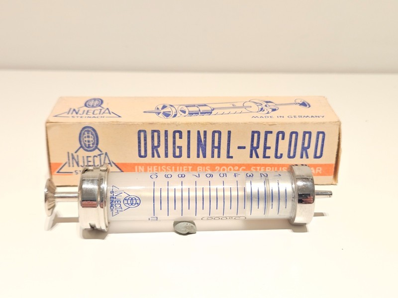 VINTAGE NOS 10ml METAL AND GLASS GERMANY MEDICAL SYRINGE”ORIGINAL RECORD”INJECTA