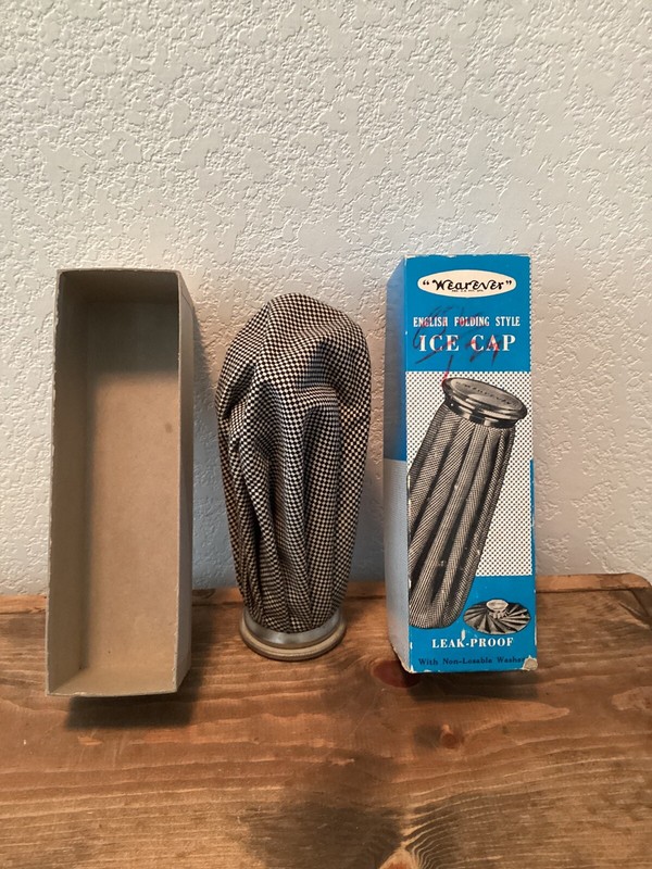 Vintage WEAREVER Ice Cap No. 152 Checkered English Folding Style 9” w/ Box