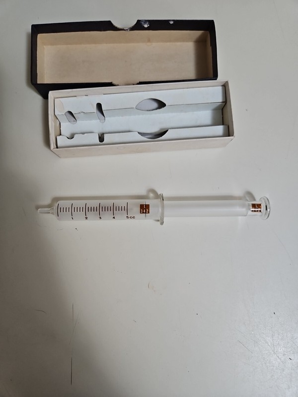 Vintage Becton Dickinson BD Yale Box, Glass Hypodermic Syringe 5cc 5y 2301 READ gallery
