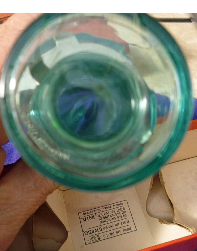 RARE VIM 1930'S EMERALD GLASS NO. 851 HYPODERMIC NEEDLE SYRINGE 50CC IN ORG. BX gallery