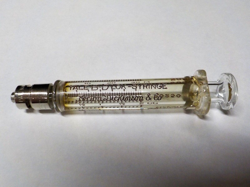 VINTAGE B-D YALE-LOK HYPODERMIC SYRINGE NO. 2YL 2 CC. BECTON, DICKINSON & CO gallery