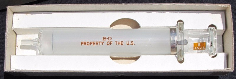 12 Vintage 1953 B-D US NAVY 10cc/ml Glass Syringe Property of the US Korean War