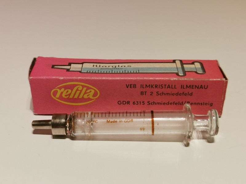 VINTAGE NOS GERMANY(GDR) MEDICAL DOCTOR 2sm GLASS SYRINGE “REFILA” KLARGLAS