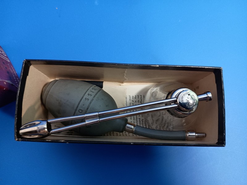 Vintage 1940s DeVilbiss Nose & Throat Adjustable Tip Atomizer No.15 w/Box gallery