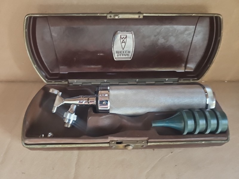 Welch Allyn Vintage Doctor’s Otoscope Ophthalmoscope with Original Bakelite Case