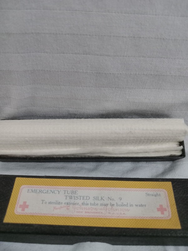 RARE Antique Johnson & Johnson sutures EMERGENCY tube TWISTED SILK #9 W/ Box 20" gallery