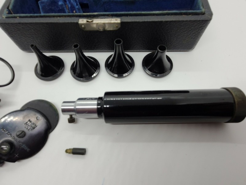 Vintage BAUSCH & LOMB CO USA Doctor's Otoscope Ophthalmoscope with Original Case gallery