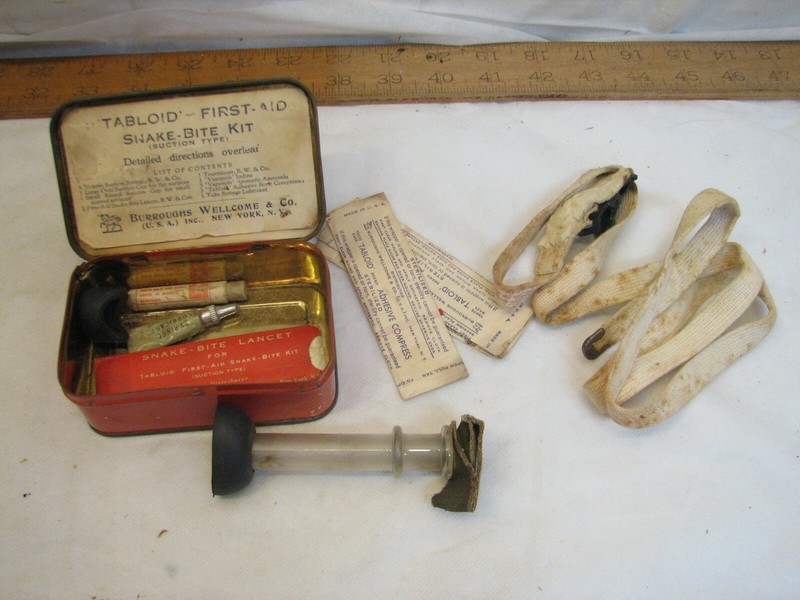 Vintage Tabloid First Aid Snake Bite Kit Tin Burroughs Wellcome Medical