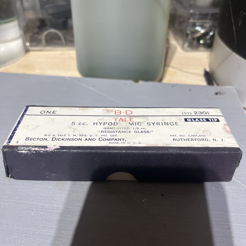 Vintage B-D Yale 5cc Glass Hypodermic Syringe 5Y. Graduated 1/5 cc. Glass Tip