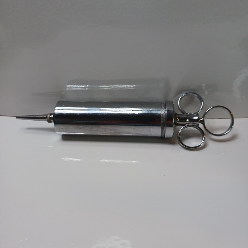 Vintage Chrome Medical Syringe Vaniage V919-385 Smooth Injection Pull