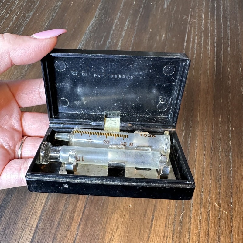 VTG 2 cc Glass Syringe with Plunger w/Original Storage Case, #1636 gallery