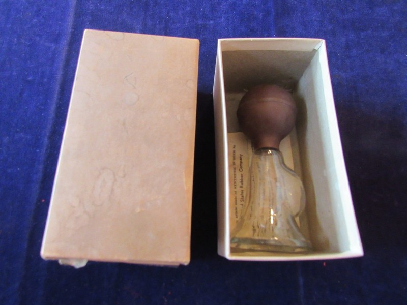 Vintage U.S Drug Sundries English Breast Pump w/Box A56 gallery