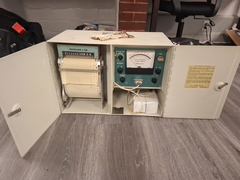 Vintage V. Mueller & Co. Electronic Tonometer Medical Device - POWERS ON