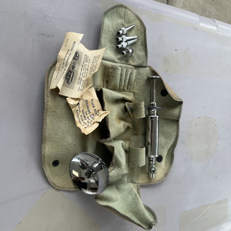 Rare Becton, Dickerson Co. Hypodermic Syringe from the 1940s