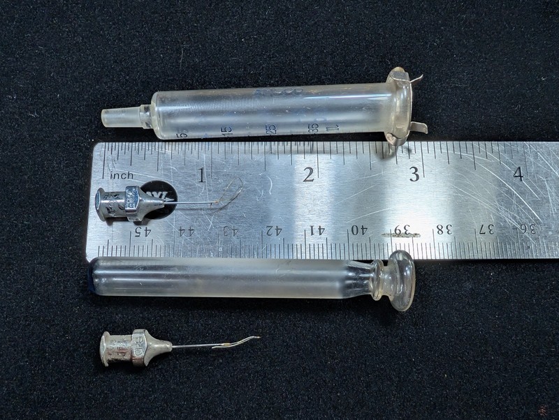 Becton Dickinson Syringe Outfit Metal Case w/ AMSCO 2cc Glass Syringe & 2 Needle gallery
