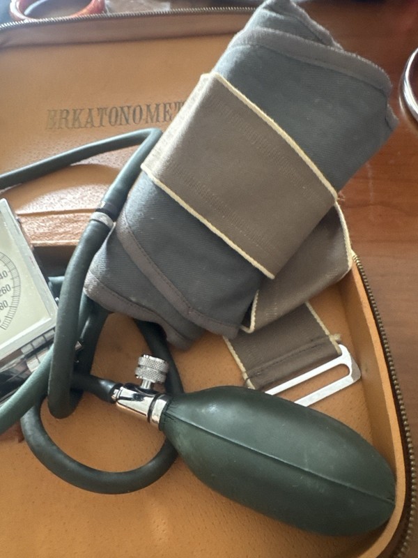 Vintage Germany Erkatonometer Blood Pressure Medical Equip Manual Cuff W/case gallery