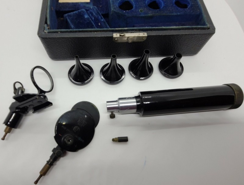 Vintage BAUSCH & LOMB CO USA Doctor's Otoscope Ophthalmoscope with Original Case gallery