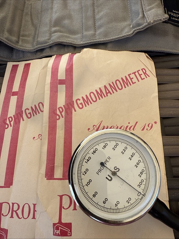Vintage Military Sphygmomanometer U.S. Stock 6515-371-3100 with Case Pre 1960 gallery