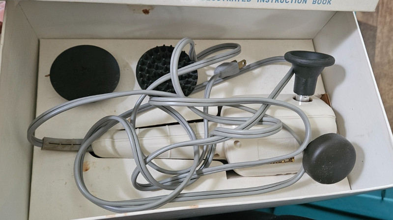 VINTAGE OSTER MASSAGER VIBRATOR DUO TWIN HEAD MODEL 206 gallery