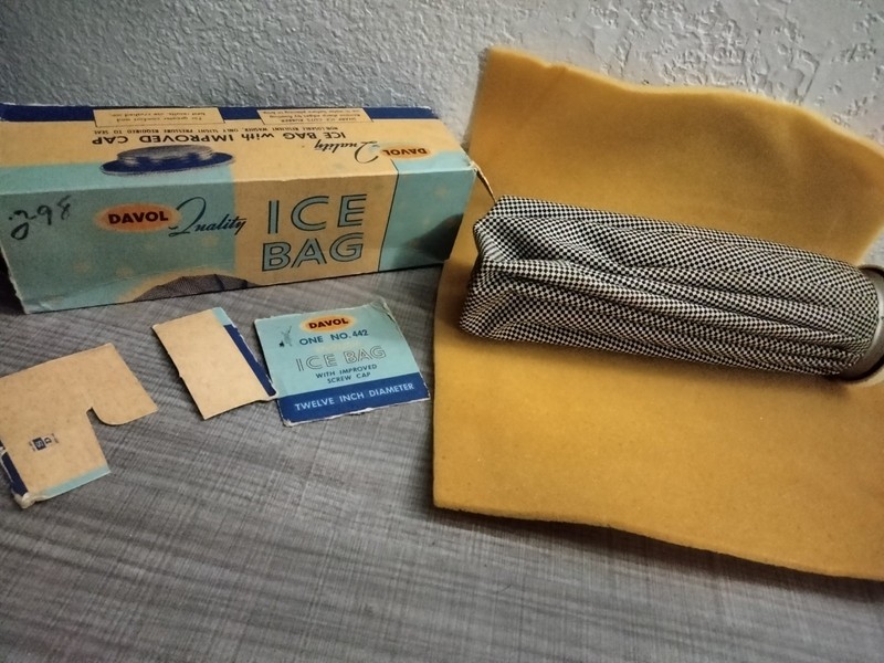 NOS Vintage DAVOL Quality 12″ Ice Bag No. 442 Davol Rubber Co. USA w/ Box *READ*