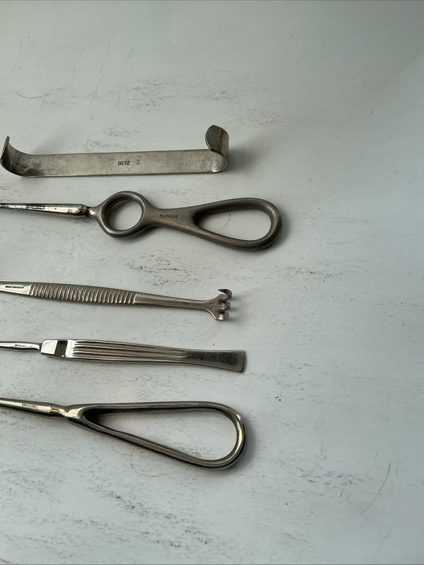 Vintage MEDICAL RETRACTORS 5 Pieces gallery
