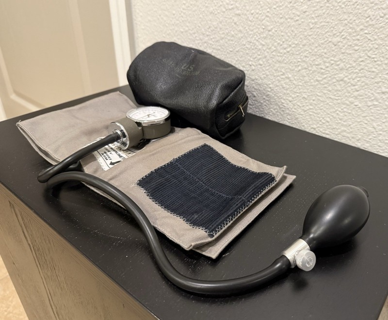 Vintage Marshall Sphygmomanometer Blood Pressure Monitor w/ Military Case - Used gallery