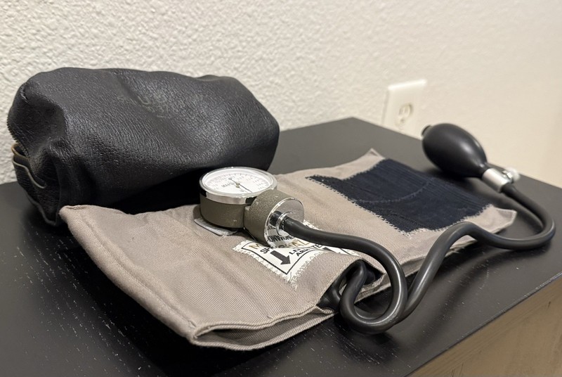 Vintage Marshall Sphygmomanometer Blood Pressure Monitor w/ Military Case - Used gallery