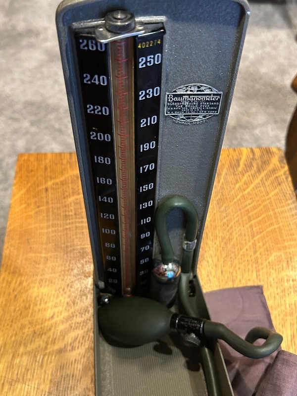 Baumanometer Kompak Model 1935-1960 Blood Pressure Machine/Metal box / cardboard gallery