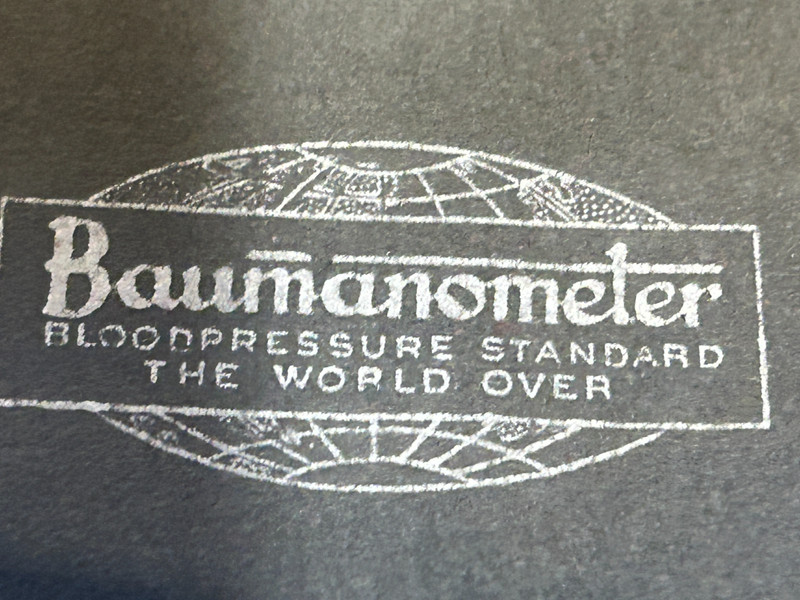 Baumanometer Kompak Model 1935-1960 Blood Pressure Machine/Metal box / cardboard gallery
