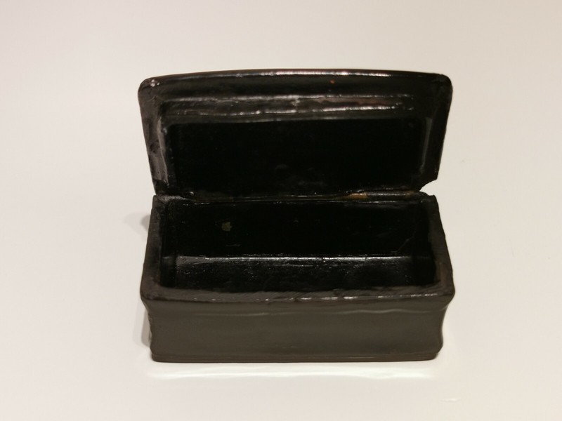 VINTAGE CHINA POCKET BLACK LACQUER WOODEN PILL BOX WITH MOTHER OF PEARL FLOWER gallery