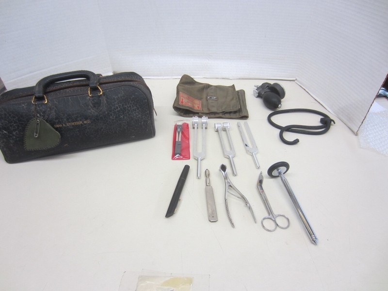 Vintage Leather DOCTORS BAG w/Tools Taylor Instruments Medisco Sara Stoesser M.D