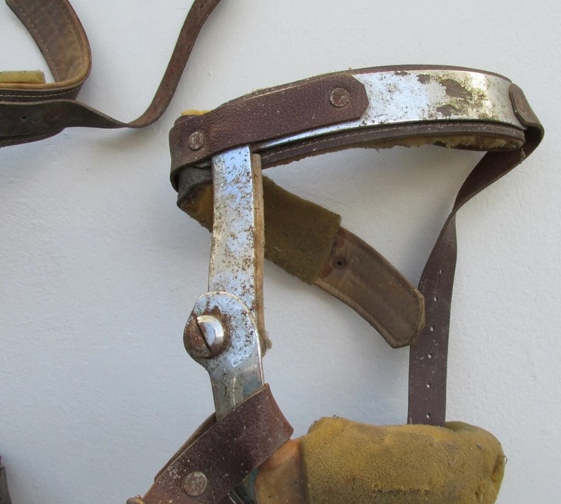 OLD COUPLE OF LEG BRACE, MADE IN NICKELED IRON & LEATHER, USED, IDEAL STEAMPUNK gallery